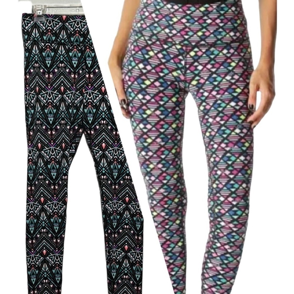 Victoria's Secret Pink Stylish Geo
Chevron Ultimate Yoga
Leggings Hidden Pocket